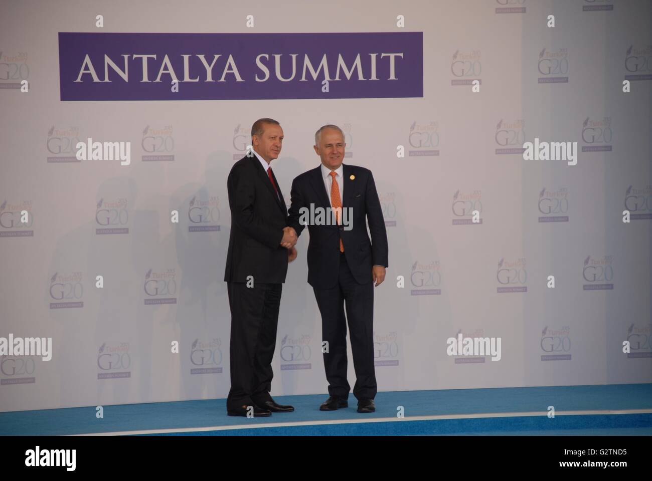 Le Premier ministre australien, Malcolm Turnbull (R) est accueilli par le Président turc, Recep Tayyip Erdogan, pendant le Sommet du G20 Banque D'Images