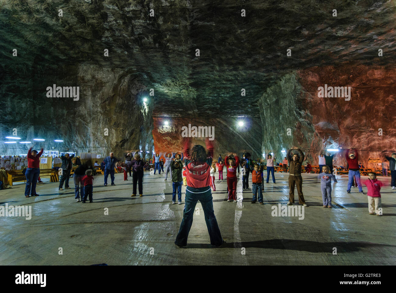 Ancienne mine de sel , aujourd'hui, le traitement des maladies respiratoires et un attrait touristique ; salle de sport avec un formateur, Roumanie, Transilvani Banque D'Images