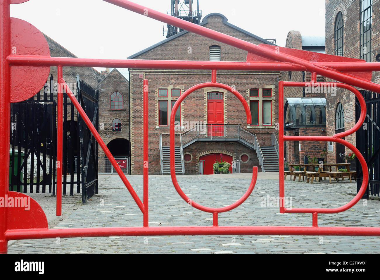 L'Écosse, Édimbourg, Scottish Mining Museum, National Coal Board gates. Banque D'Images