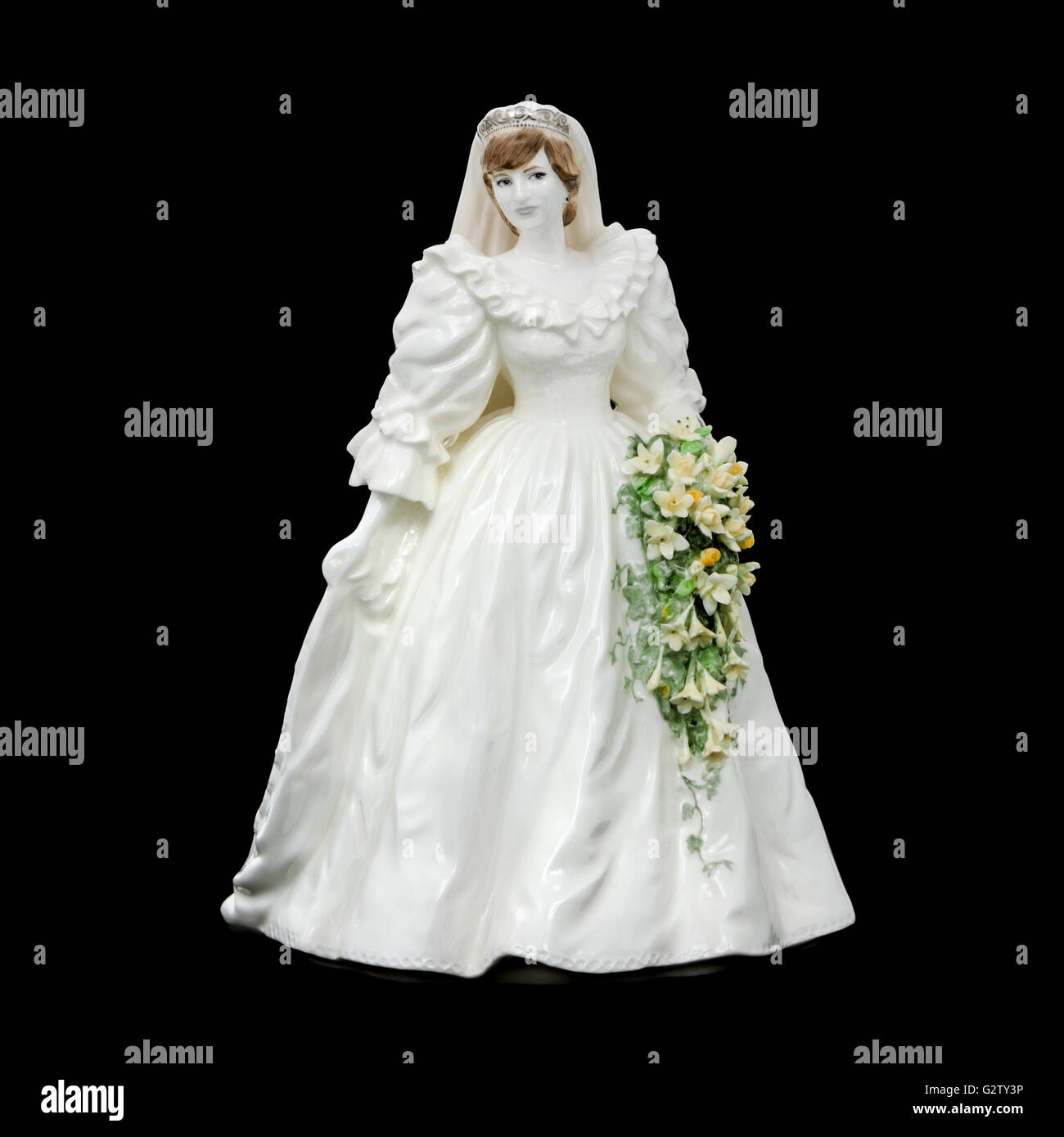 Son Altesse Royale la princesse Diana de Galles dans sa robe de mariage, une figurine en porcelaine de Coalport (CW438 par) pour célébrer le mariage royal Banque D'Images