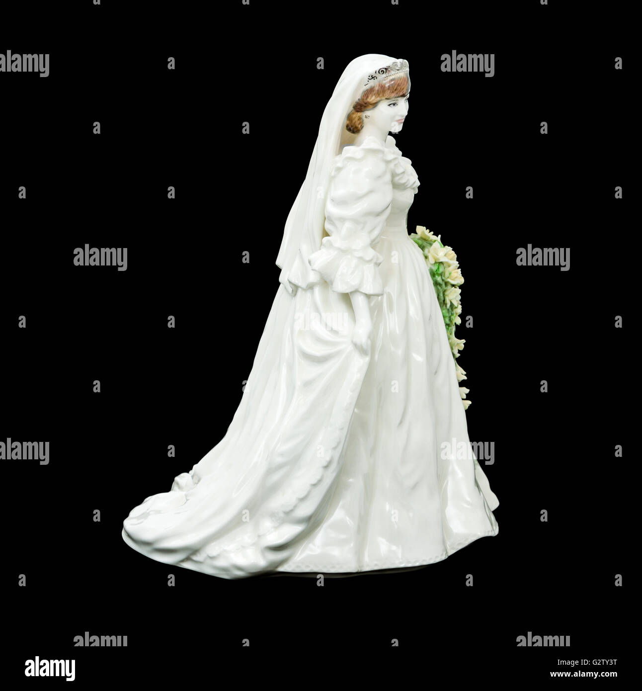 Son Altesse Royale la princesse Diana de Galles dans sa robe de mariage, une figurine en porcelaine de Coalport (CW438 par) pour célébrer le mariage royal Banque D'Images