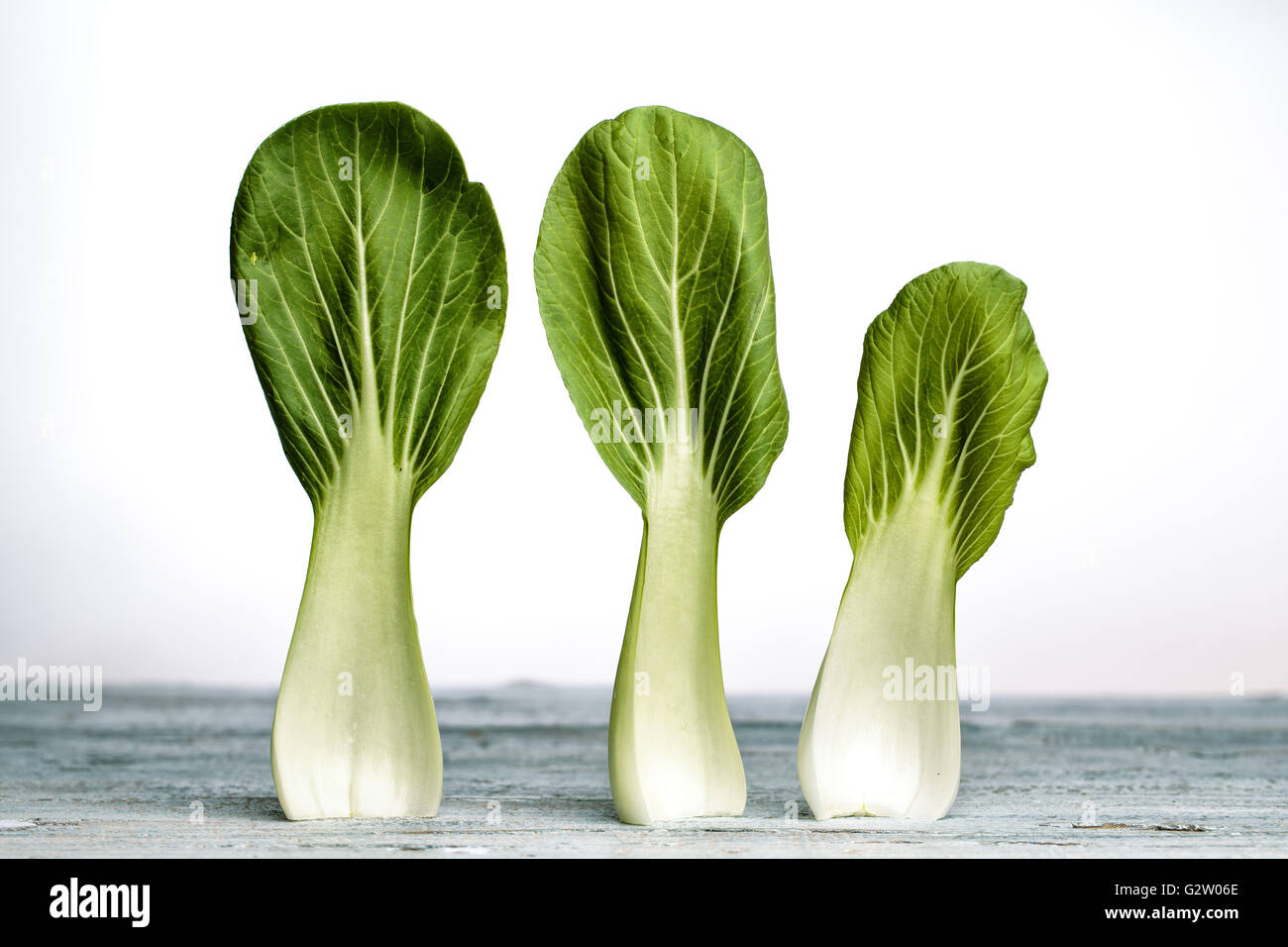 Frais des feuilles de Bok Choy et prête pour la cuisson Banque D'Images