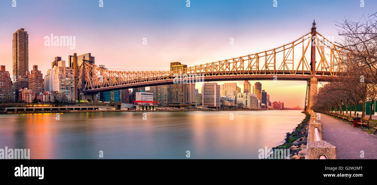 (Ed Koch) Queensboro Bridge panorama au coucher du soleil, comme vu de Roosevelt Island Banque D'Images