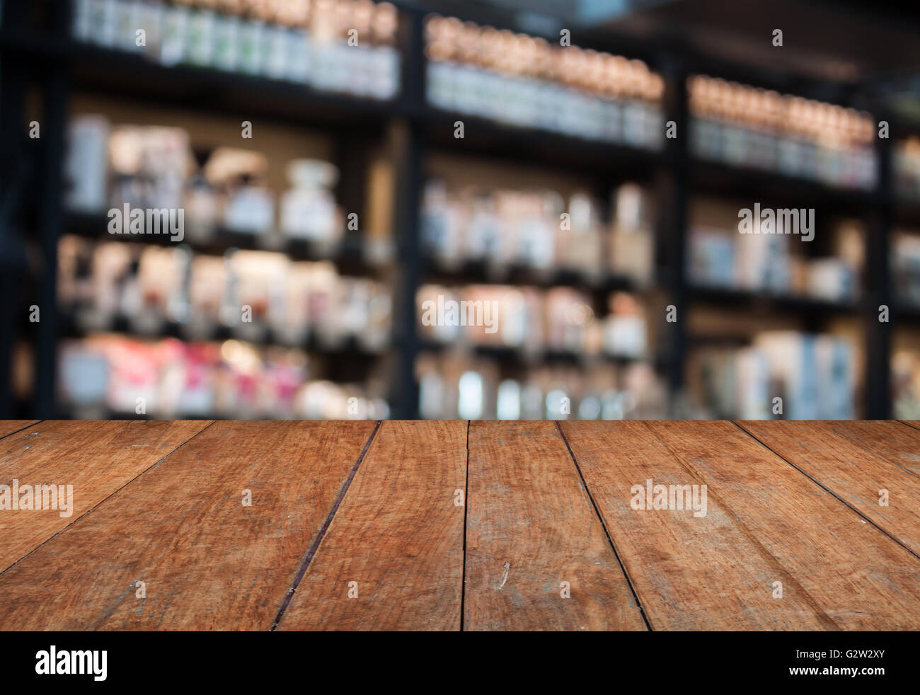 En haut Vue brouillée avec arrière-plan cafe modèle d'affichage du produit. Banque D'Images