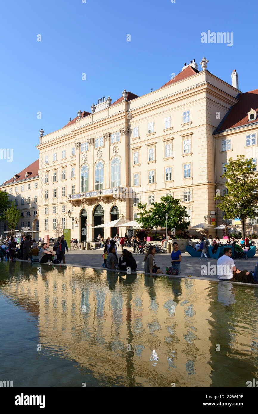 Cour de le MuseumsQuartier avec le ' ' Enzis sièges, l'Autriche, Vienne, Wien Banque D'Images