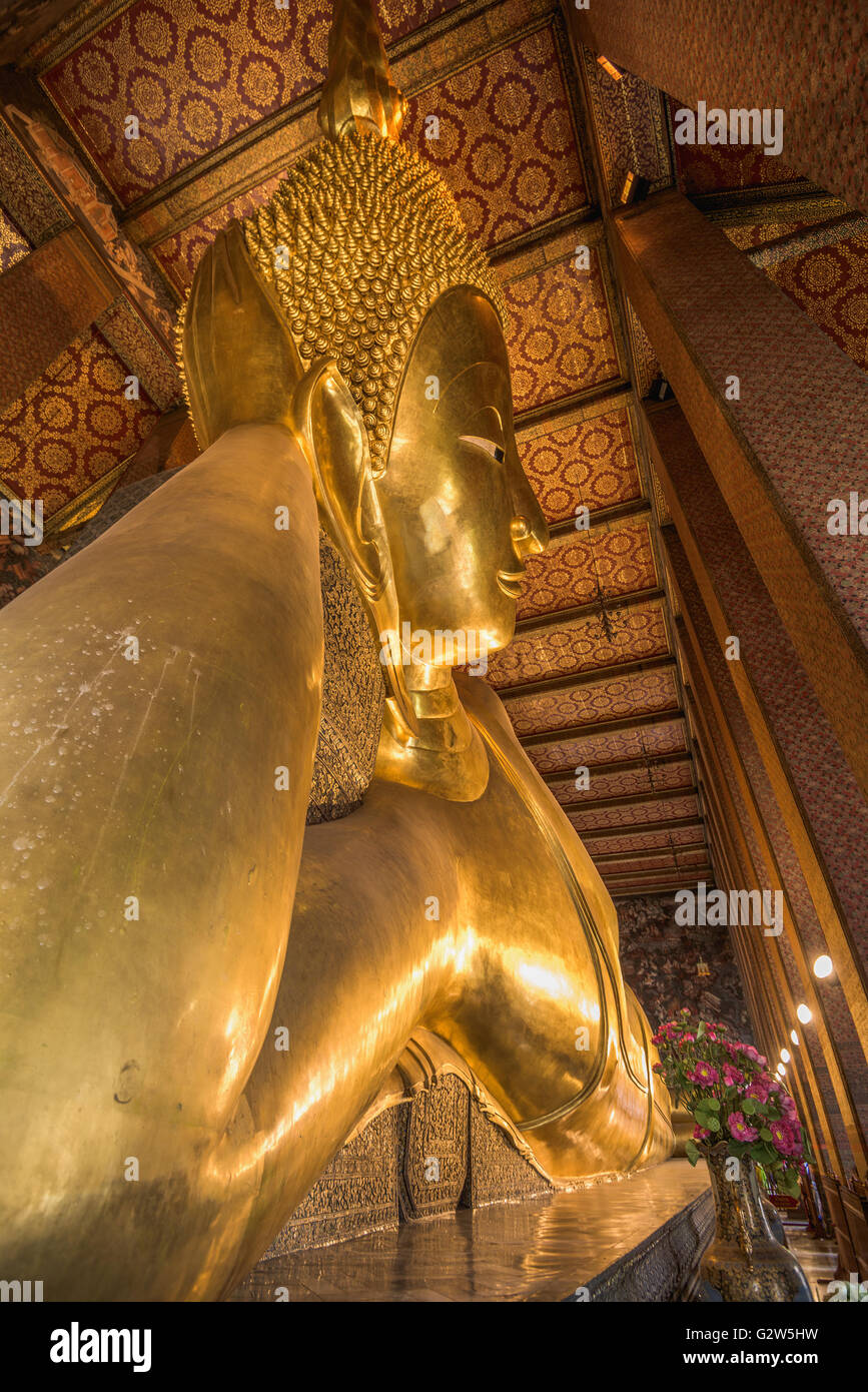 Bouddha couché du Temple de Wat Pho à Bangkok, Thaïlande. Banque D'Images