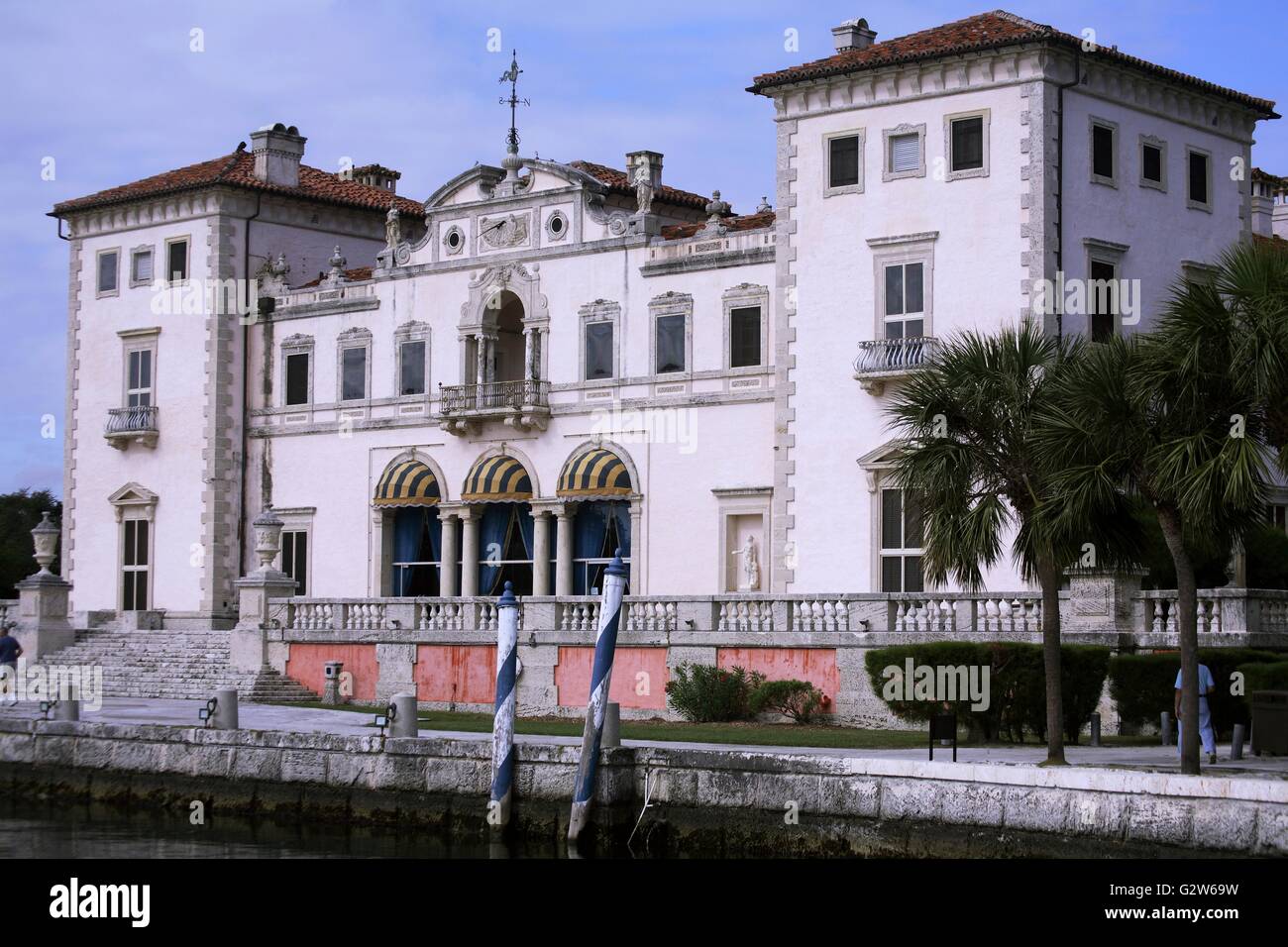Maison principale et à l'historique des jardins Vizcaya Museum sur Biscayne Bay, dans la zone Coconut Grove de Miami, Floride. Banque D'Images