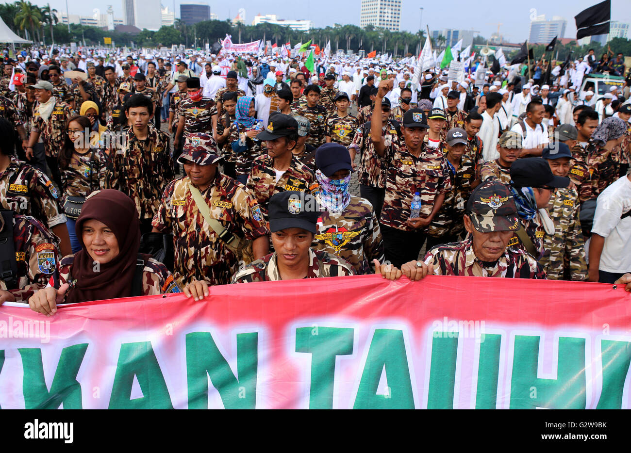 Jakarta, Indonésie. 06Th Juin, 2016. Un des organismes communautaires se sont joints à s'opposer à la communisme en face du palais de l'indépendance et a demandé instamment au gouvernement de s'opposer à la restitution de l'infrastructure de clés publiques (PKI) dans la terre de l'Indonésie. Credit : Natanael Pohan/Pacific Press/Alamy Live News Banque D'Images