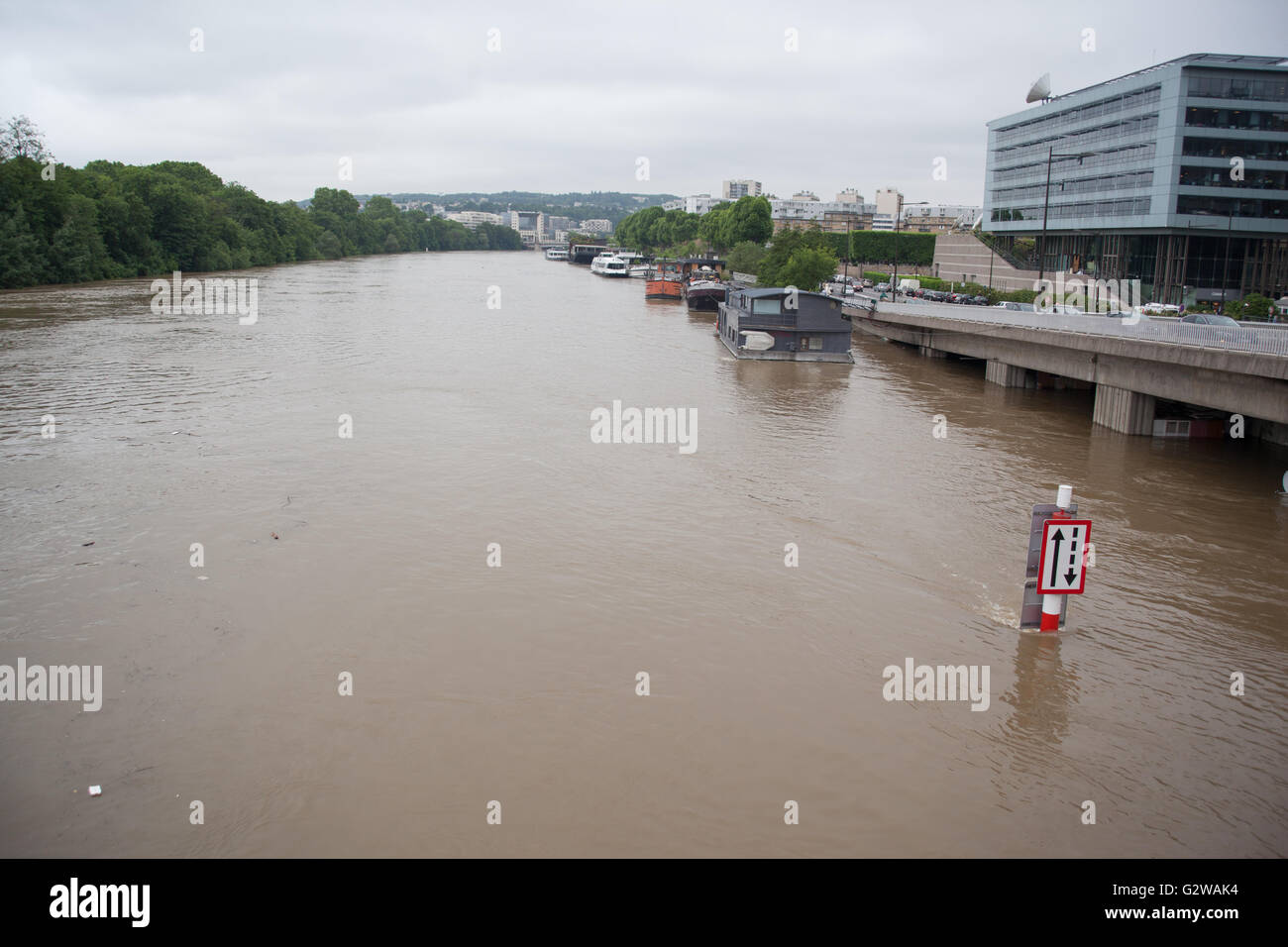Paris, France. 07Th Mar, 2016. L'inondation de la Seine autour de Parc l'Ile Saint GermainFloodwaters à Paris continuent d'augmenter avec la Seine en raison de frapper un maximum de jusqu'à 6,5 m (21ft) aujourd'hui. C'est le plus haut la Seine a été depuis 1910. Crédit : Pauline Yates/Alamy Live News Banque D'Images Paris, France. 07Th Mar, 2016. L'inondation de la Seine autour de Parc l'Ile Saint GermainFloodwaters à Paris continuent d'augmenter avec la Seine en raison de frapper un maximum de jusqu'à 6,5 m (21ft) aujourd'hui. C'est le plus haut la Seine a été depuis 1910. Crédit : Pauline Yates/Alamy Live News Banque D'Images