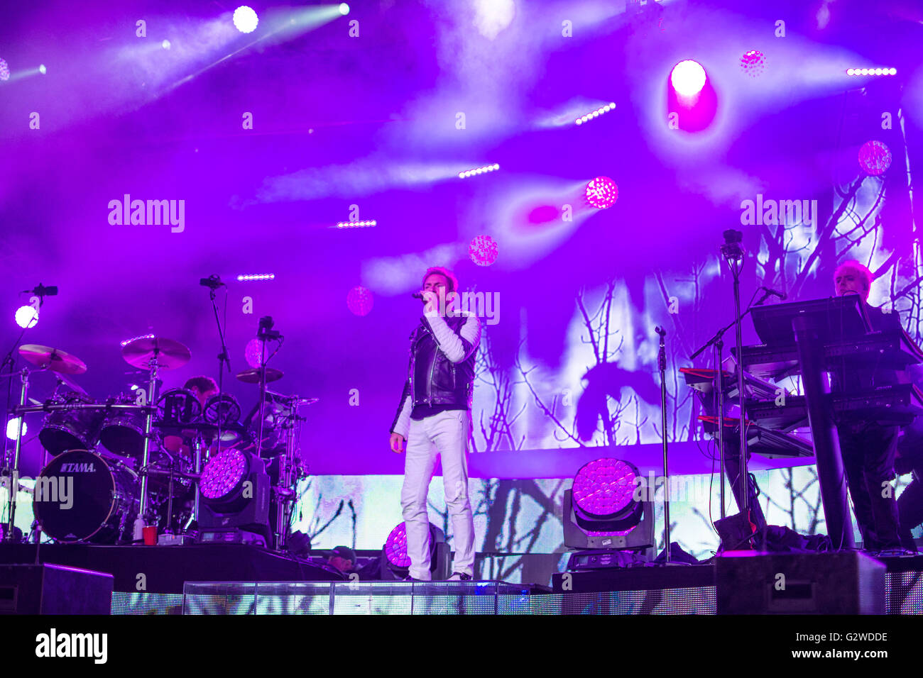 Eden Project. Cornwall. UK. 3 juin 2016. BBC Music Day Ambassadeurs et légendes musicales Duran Duran intitulé le finale de BBC Music journée à l'Eden Project. Ils ont été rejoints par des invités spéciaux Nile Rodgers, Izzy Bizu et Laura Mvula. Duran Duran a explosé sur la scène musicale des années 80 avec une série de hits y compris les filles sur film, Rio, est-ce qu'il y a quelque chose que je devrais savoir ?, le réflexe et les garçons sauvages. Tous les membres originaux - Simon Le Bon (chant), Nick Rhodes (clavier), John Taylor (basse) et le batteur Roger Taylor - sont toujours dans le groupe. Crédit : Simon Maycock/Alamy Live News Banque D'Images