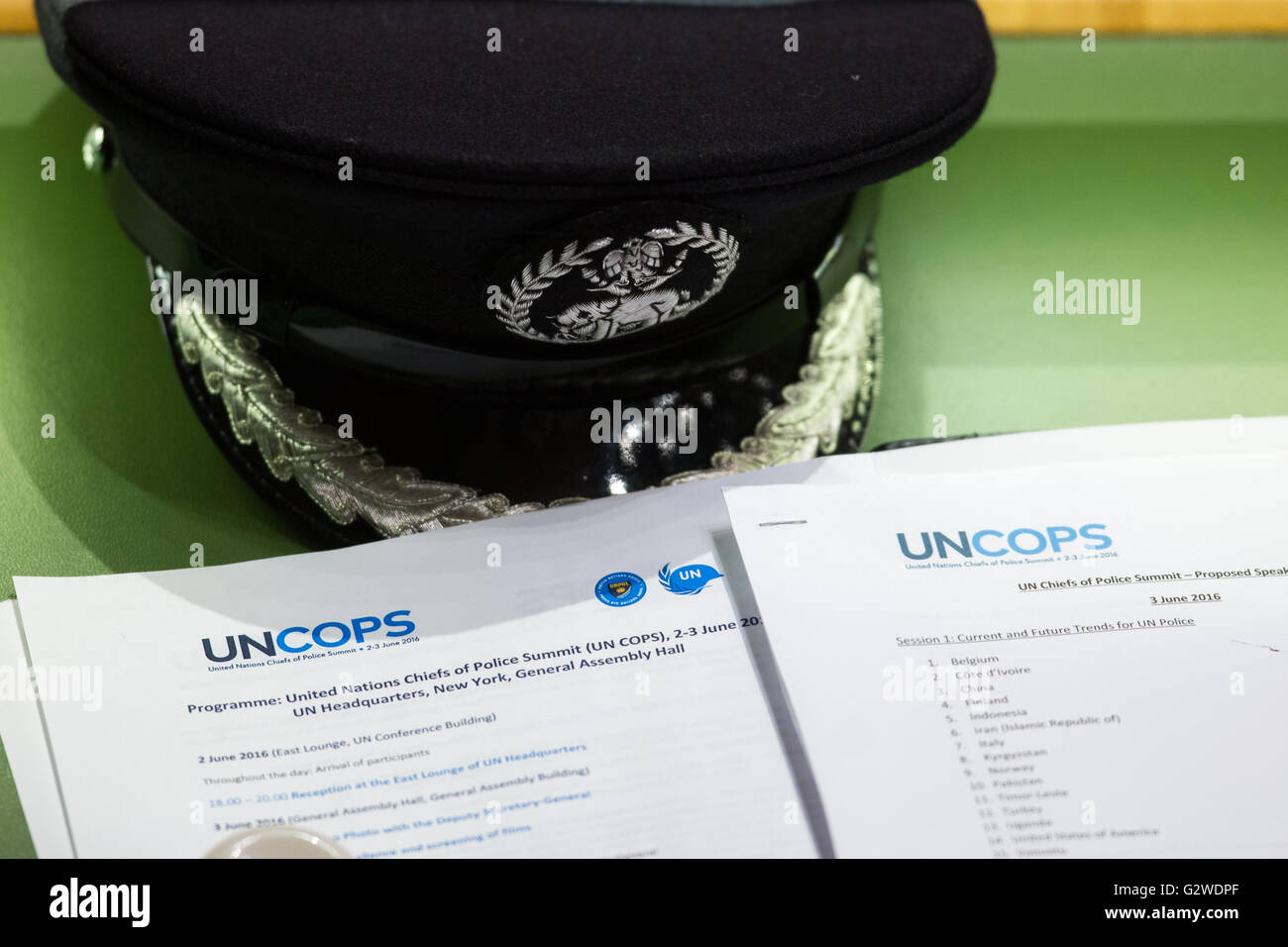 Organisation des Nations Unies, siège des Nations Unies à New York. 3 juin, 2016. Un des agents de police's hat est représenté au cours de l'Organisation des Nations Unies Sommet des Chefs de Police (UNCOPS), un rassemblement historique de plus de 100 chefs de police de partout dans le monde, au siège des Nations Unies à New York, le 3 juin 2016. La police des Nations Unies est devenu un pilier central des opérations de paix des Nations Unies, a déclaré le Secrétaire général adjoint Jan Eliasson ici vendredi. © Muzi Li/Xinhua/Alamy Live News Banque D'Images