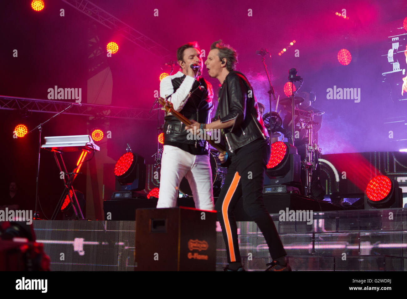 Eden Project. Cornwall. UK. 3 juin 2016. BBC Music Day Ambassadeurs et légendes musicales Duran Duran intitulé le finale de BBC Music journée à l'Eden Project. Ils ont été rejoints par des invités spéciaux Nile Rodgers, Izzy Bizu et Laura Mvula. Duran Duran a explosé sur la scène musicale des années 80 avec une série de hits y compris les filles sur film, Rio, est-ce qu'il y a quelque chose que je devrais savoir ?, le réflexe et les garçons sauvages. Tous les membres originaux - Simon Le Bon (chant), Nick Rhodes (clavier), John Taylor (basse) et le batteur Roger Taylor - sont toujours dans le groupe. Crédit : Simon Maycock/Alamy Live News Banque D'Images