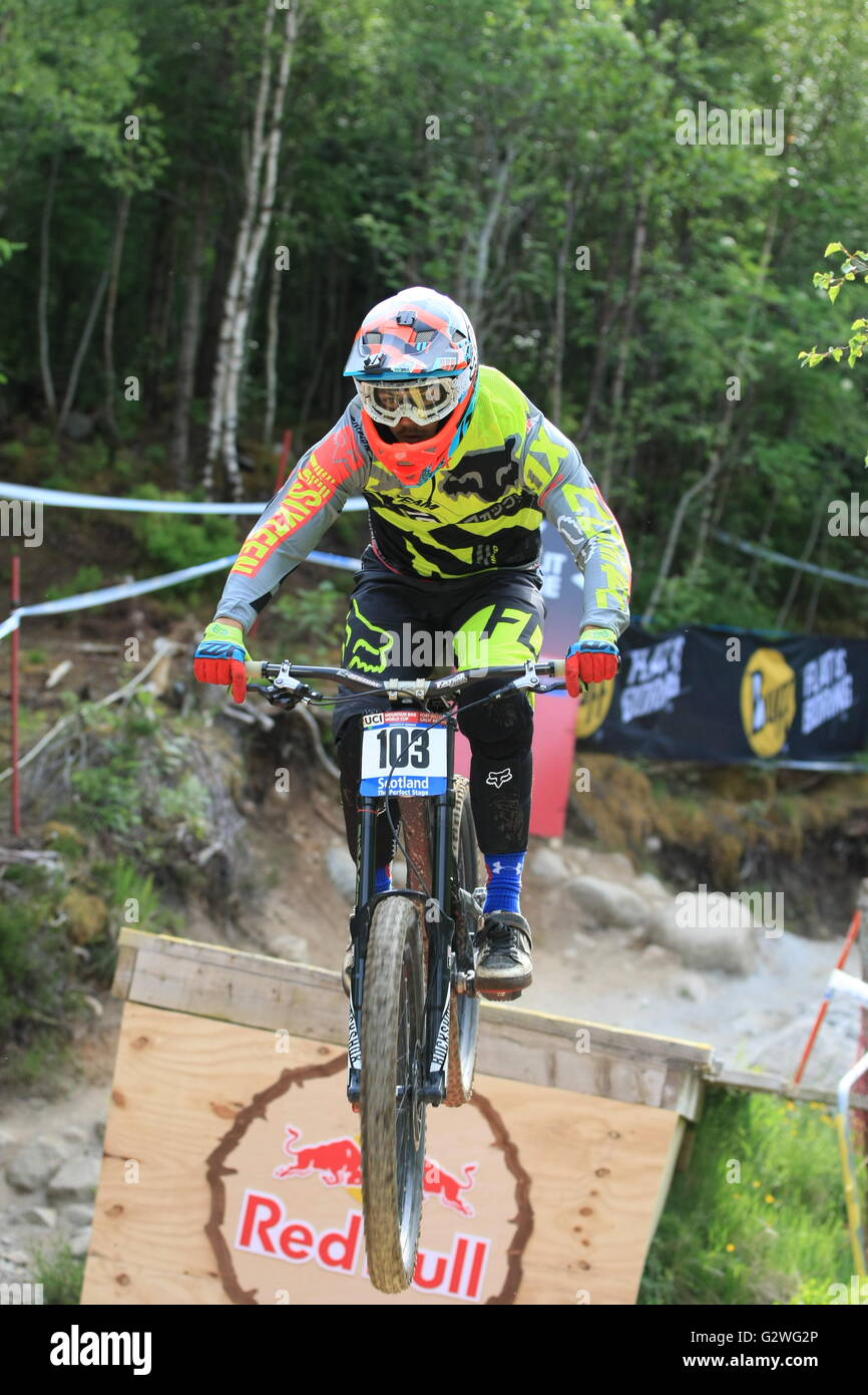 Fort William, Écosse, Royaume-Uni. 04 Juin, 2016. Rider pratiquer sur le parcours, pour la Coupe du Monde de VTT de descente à Fort William, Écosse le 4 juin 2016. © Malcolm Gallon/Alamy Live News Banque D'Images