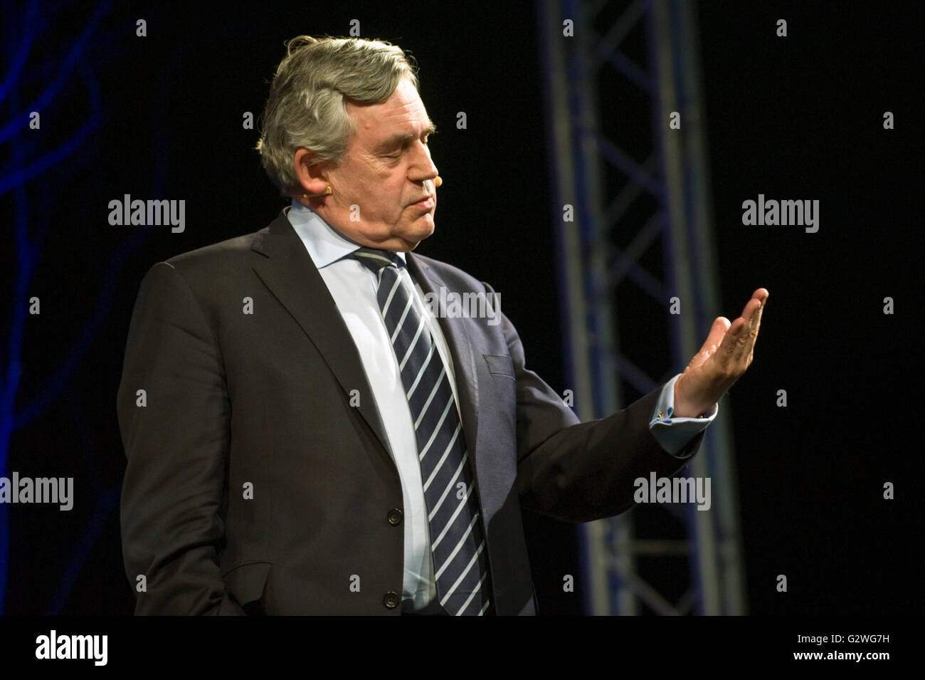 Hay-on-Wye, au Pays de Galles, Royaume-Uni. 4 juin 2016. Gordon Brown, ancien Premier Ministre du Royaume-Uni, s'exprimant sur scène à Hay Festival 2016 Credit : Jeff Morgan/Alamy Live News Banque D'Images