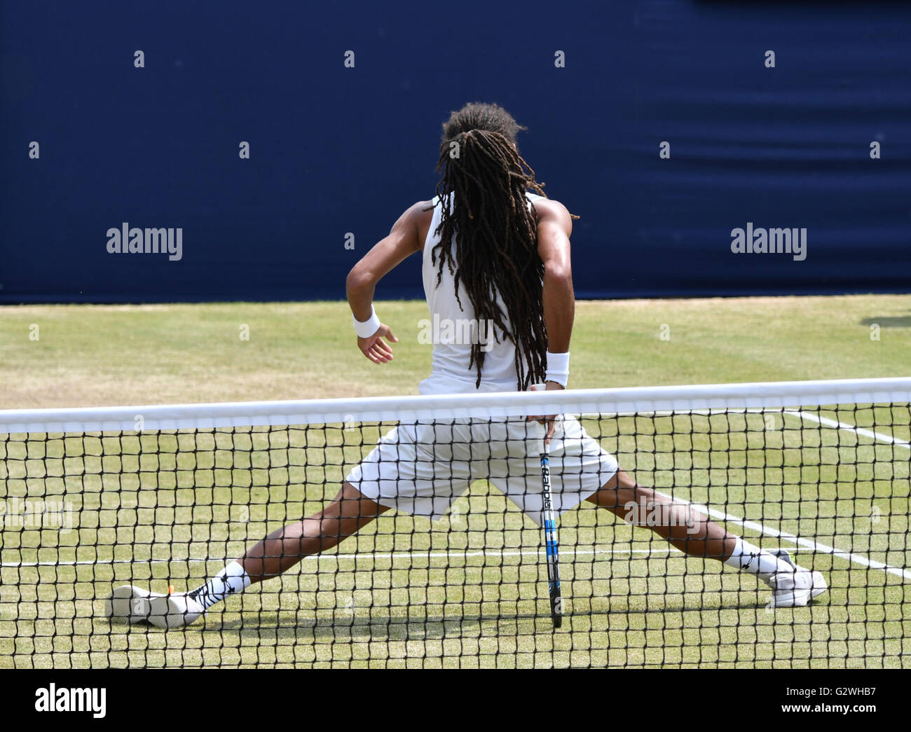 Manchester UK 4 juin 2016 Dustin Brown (Allemagne) ne le sépare, qu'il perd un point dans l'action contre son compatriote Peter Gojowczyk en demi-finale de l'Aegon Manchester Trophy, un tournoi à la cour avant Wimbledon. Crédit : John Fryer/Alamy Live News Banque D'Images