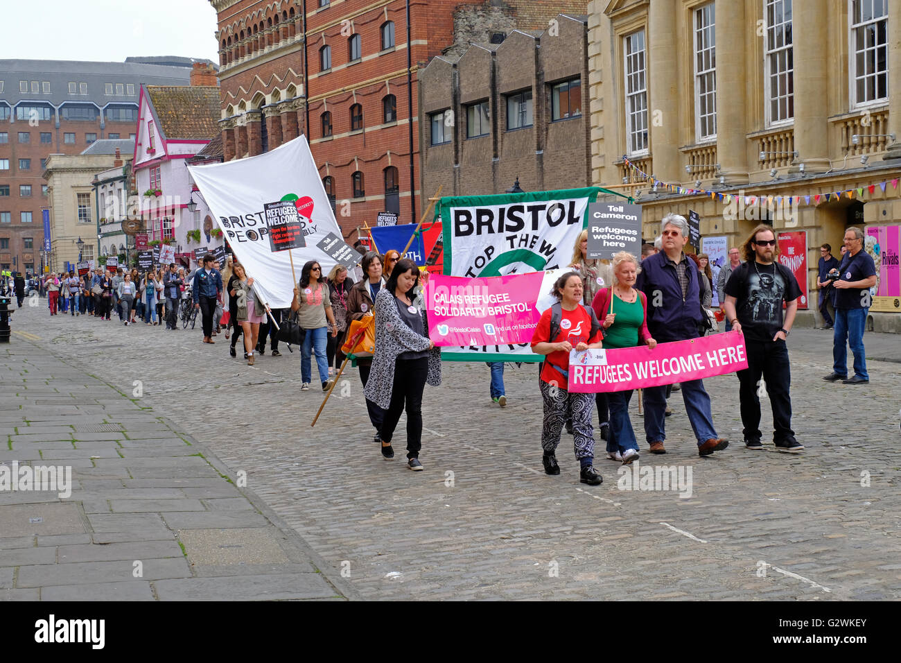Bristol, Royaume-Uni. 4 juin, 2016. Manifestants à une démonstration ici Bienvenue réfugiés dans les rues de Bristol. La manifestation était organisée pour protester contre les politiques du gouvernement britannique à l'égard des réfugiés. Banque D'Images