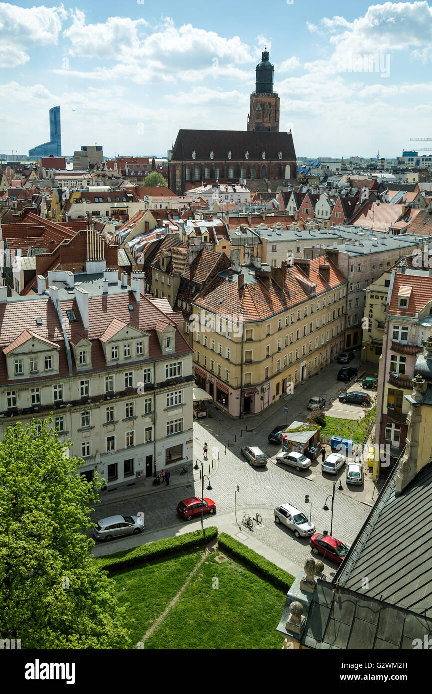 Wroclaw, Pologne, donnant sur l'église de Sainte Elisabeth Banque D'Images