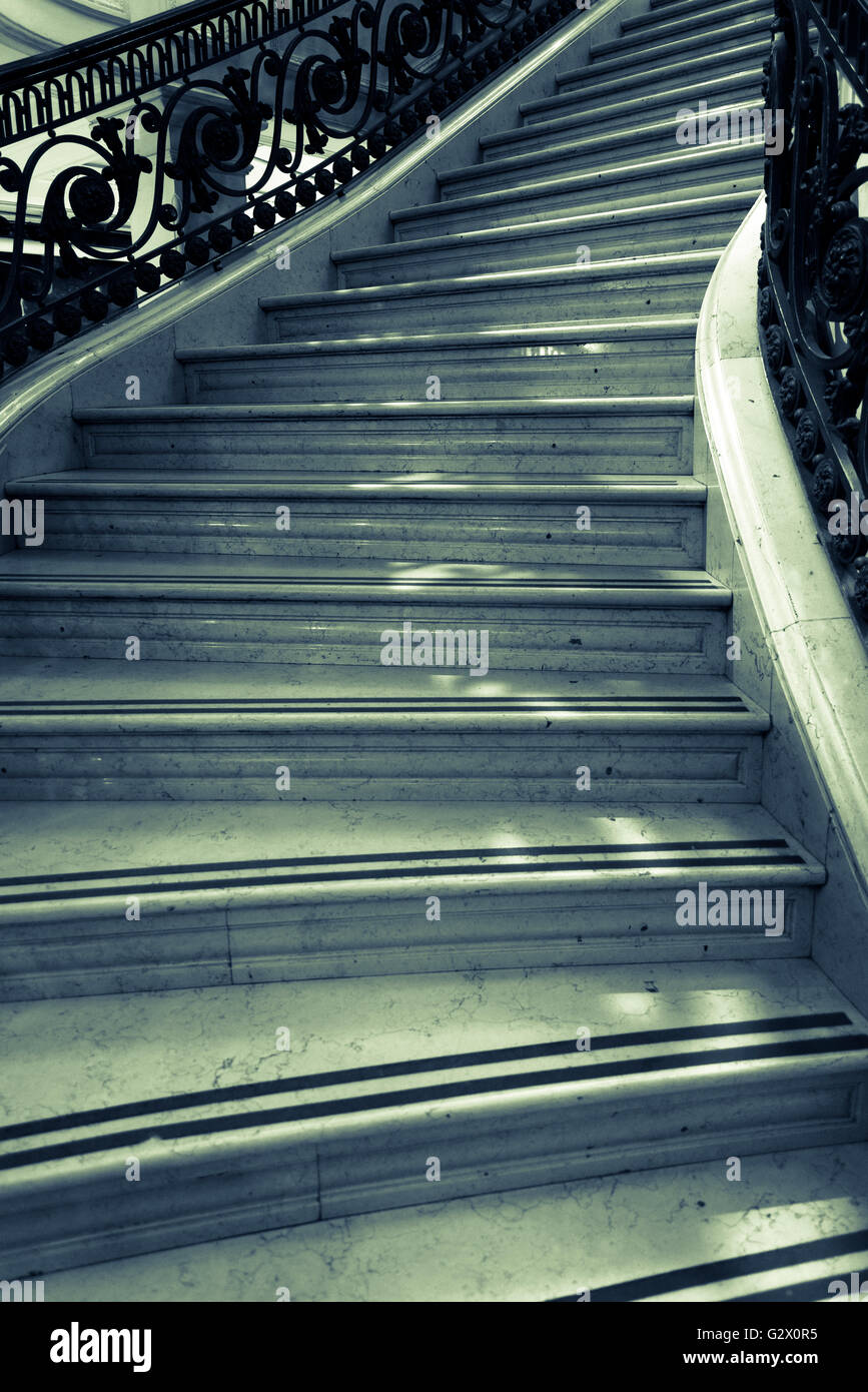 Escalier incurvé Banque D'Images