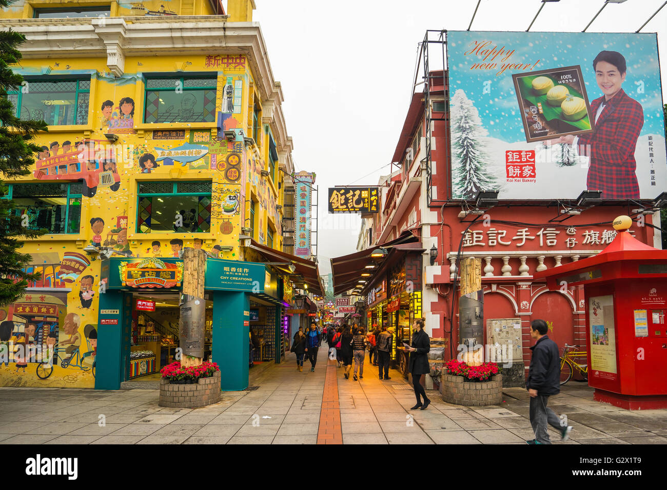 Macao, Chine - le 12 mars 2016 : La rue de la nourriture ou de la Rua do Cunha dans l'île de Taipa, Macao. Banque D'Images