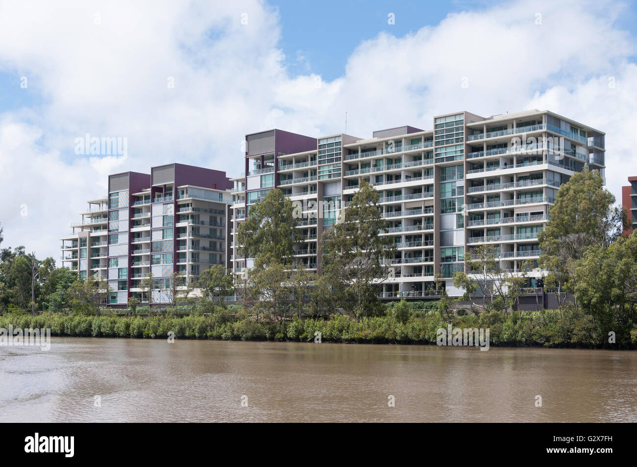 Immeuble à appartements sur les rives de la rivière Brisbane, le Roi Arthur Terrasse, Tennyson, Brisbane, Queensland, Australie Banque D'Images