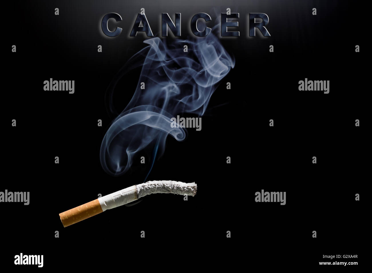 La cigarette, la fumée et le cancer texte Banque D'Images