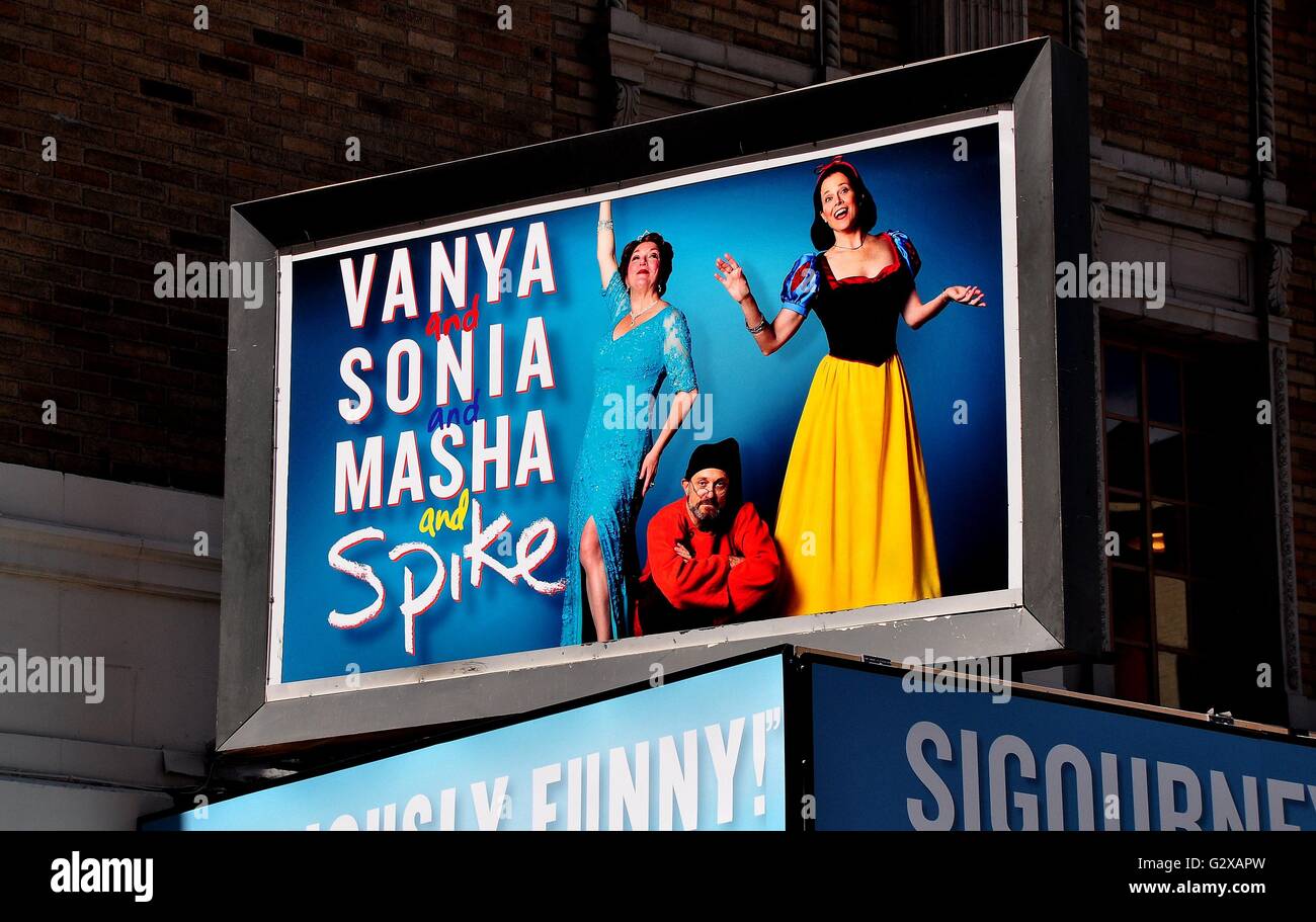 New York City : chapiteau pour frapper Broadway show 'Vania et Sonia et Masha et Spike' au théâtre Jacobs sur West 45th Street Banque D'Images