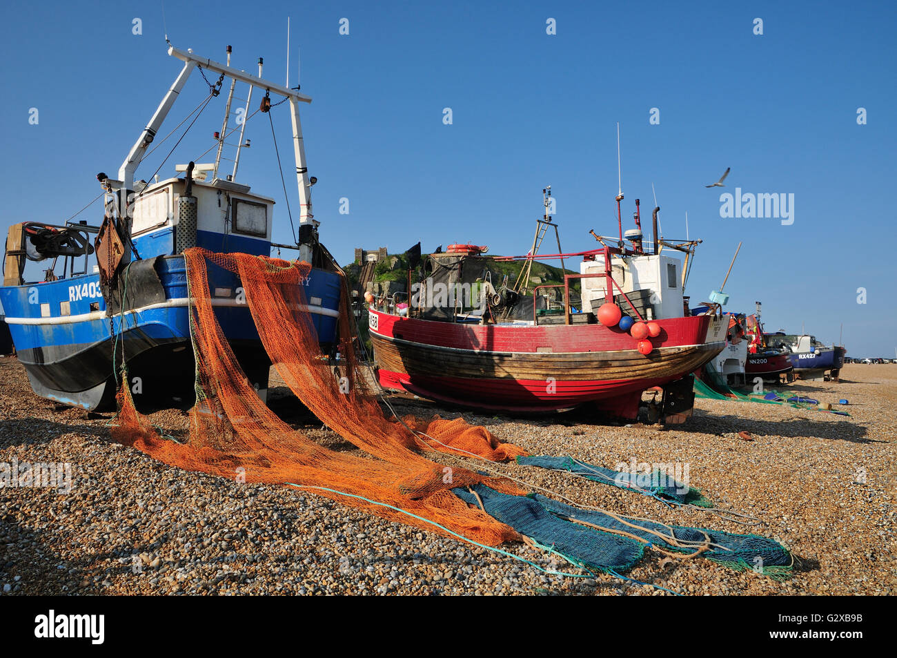 Bateaux de pêche au stade, vieille ville de Hastings, East Sussex, sur la côte sud de l'angleterre Banque D'Images