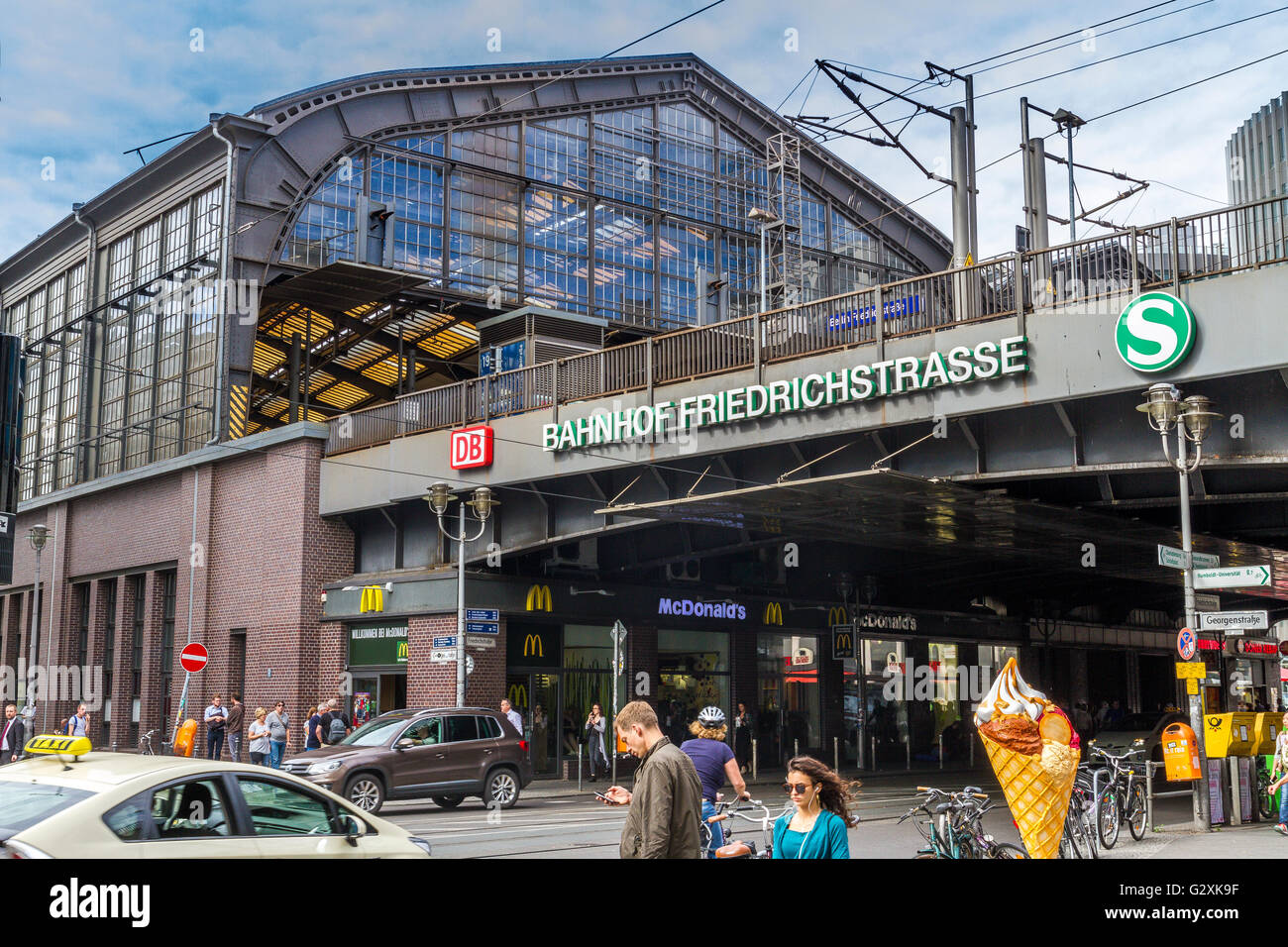 La gare de Friedrichstrasse de Berlin , Allemagne Photo Stock - Alamy