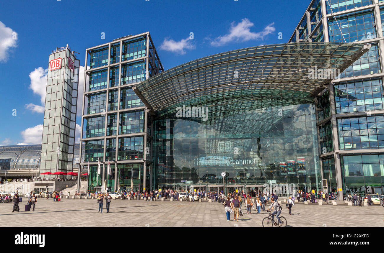 L'entrée principale de la gare Hauptbahnhof de Berlin , la gare principale de Berlin , Berlin , Allemagne Banque D'Images
