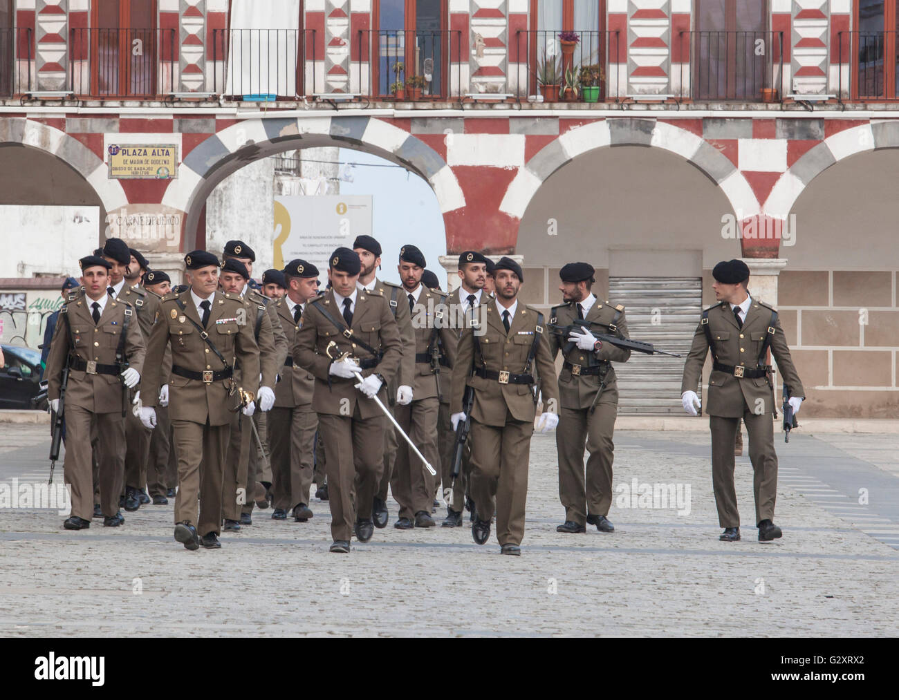 Badajoz, Espagne - 25 mai 2016 : des troupes espagnoles au cours de la journée des forces armées. XI L'Estrémadure Brigade à Plaza Alta Banque D'Images