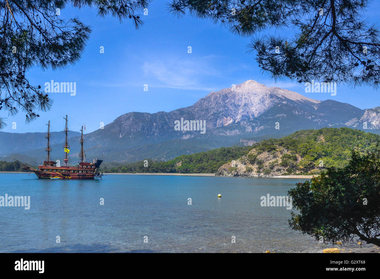 Voyage, Turquie, kemer, bateau, word, incroyable vue de carte postale, les montagnes avec de la neige Banque D'Images