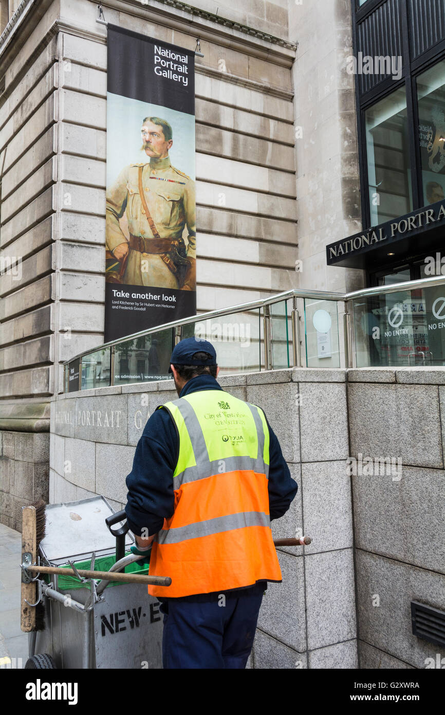 Une balayeuse dans le West End de Londres, Angleterre, RU Banque D'Images