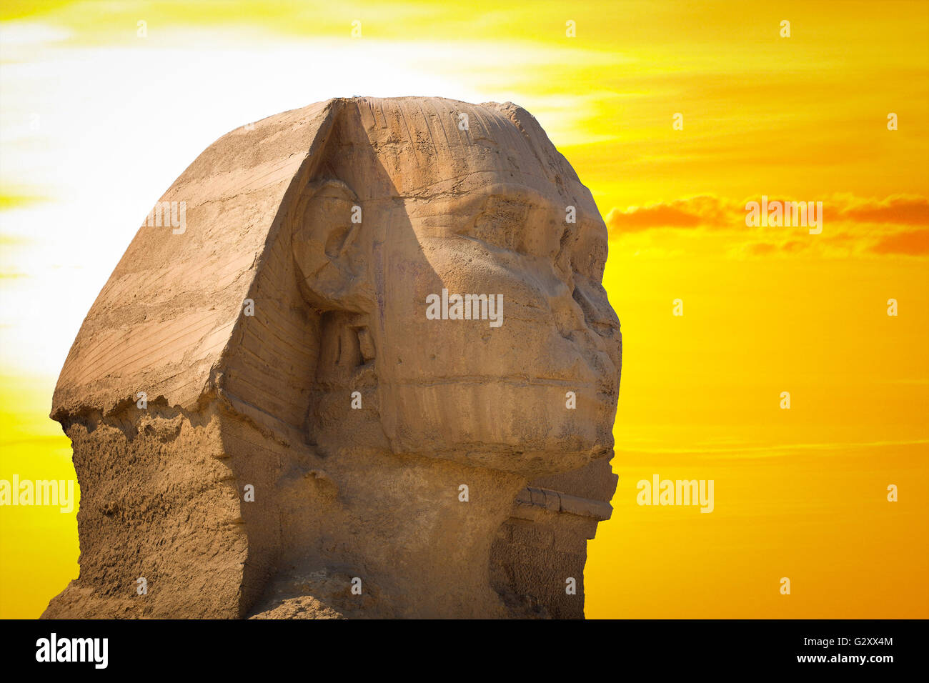 Guardian Sphinx gardant les tombes des pharaons de Gizeh. Le Caire, Egypte Banque D'Images