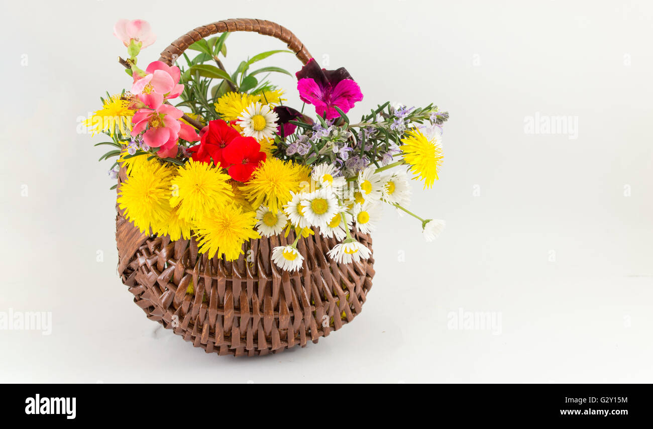 Panier de fleurs de fleurs Banque de photographies et d’images à haute ...