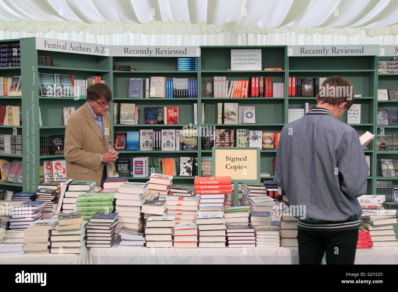 Copies signées, Librairie Hay Festival 2016, Hay-on-Wye, Brecknockshire, Powys, Pays de Galles, Grande-Bretagne, Royaume-Uni, UK, Europe Banque D'Images
