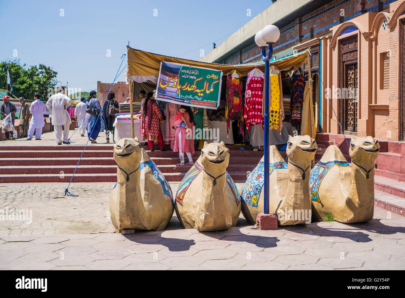 Statues Camel marché à Islamabad Banque D'Images