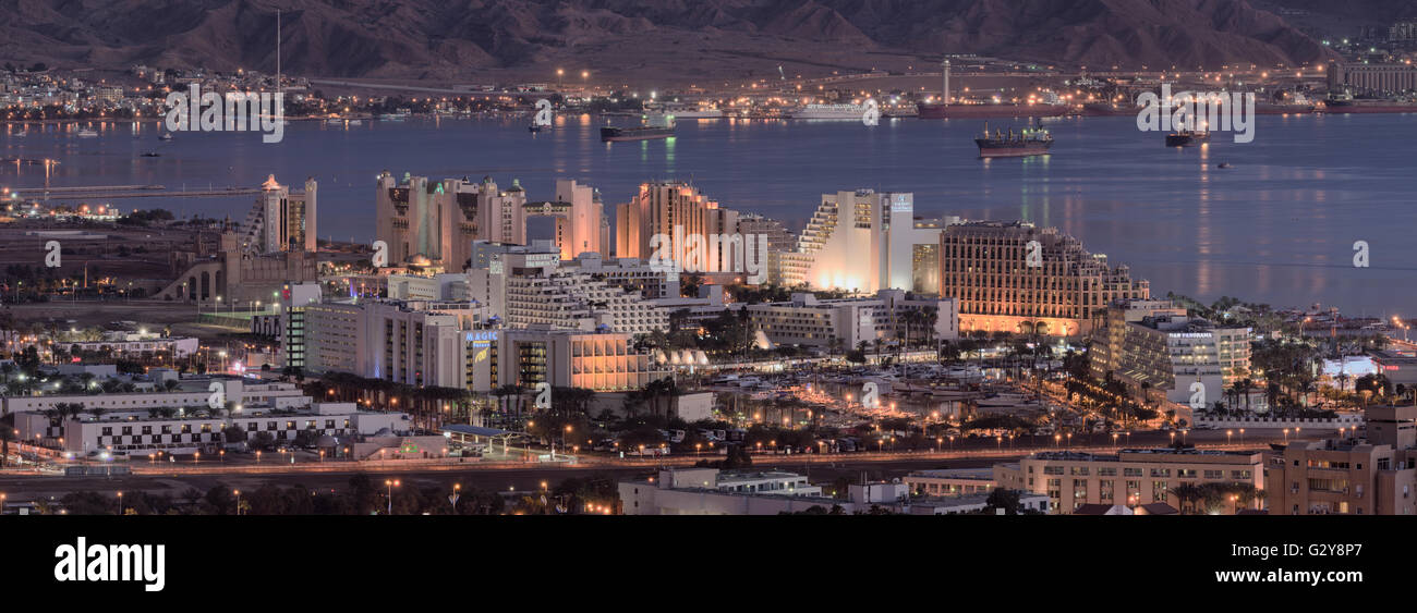 L'hôtel d'une bande au crépuscule, Eilat, Israël Banque D'Images
