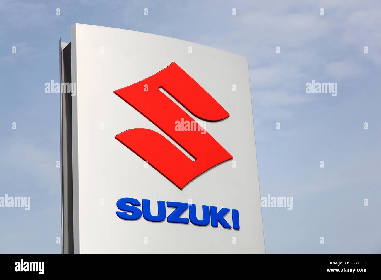 Logo Suzuki sur un panneau Banque D'Images