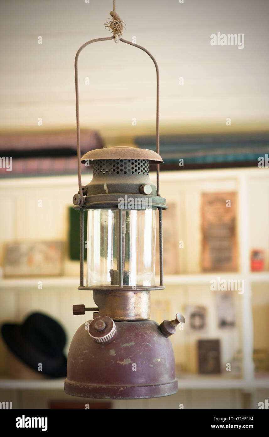 Old rusty kérosène lampe à gaz Banque D'Images