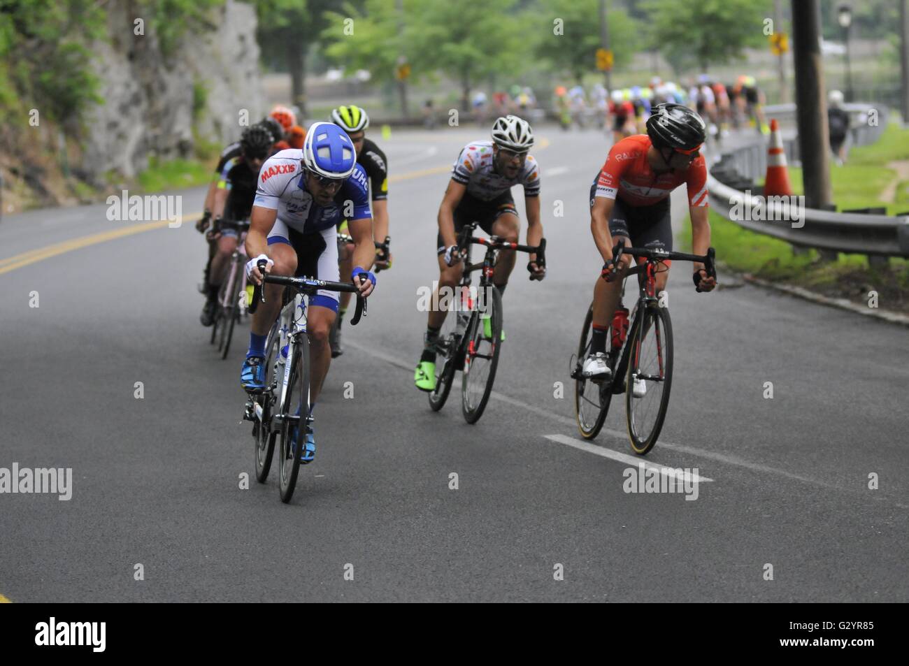 Philadelphie, Pennsylvanie, USA. 5 juin, 2016. Pro-cycliste en concurrence à l'73,8 miles/km 118,7cours pour les femmes de l'UCI World Tour et 0.3Kb miles/178.2Km pour l'UCI America Tour Hommes 1,1 au cours de la Philadelphia Cycling Classic le dimanche 5 juin 2016 à Philadelphie, Pennsylvanie © Bastiaan Slabbers/ZUMA/Alamy Fil Live News Banque D'Images