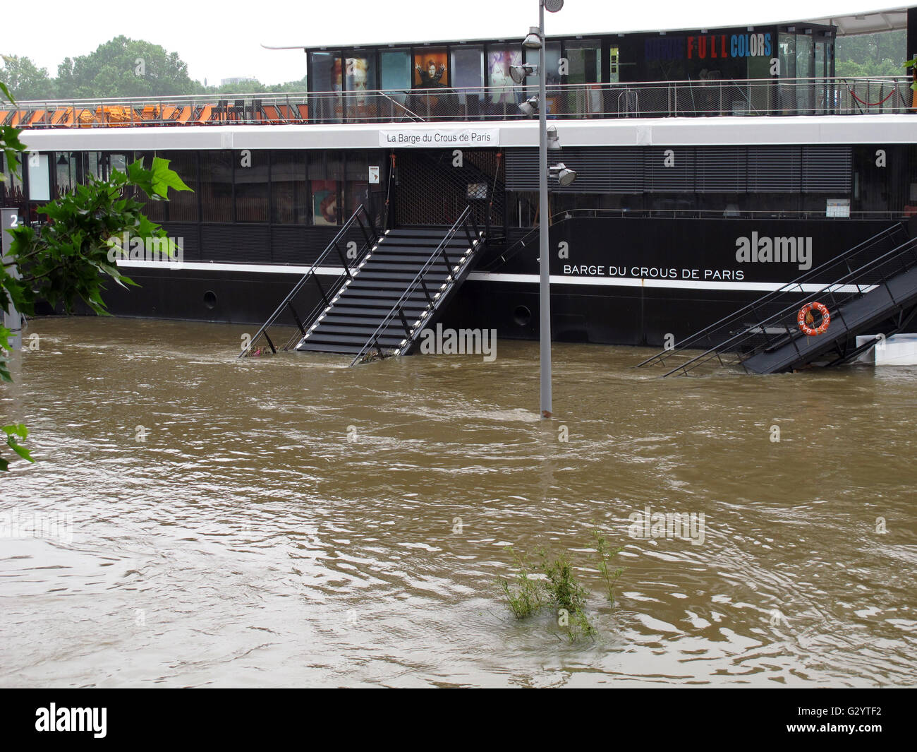 Barge du crous de paris Banque de photographies et d’images à haute ...