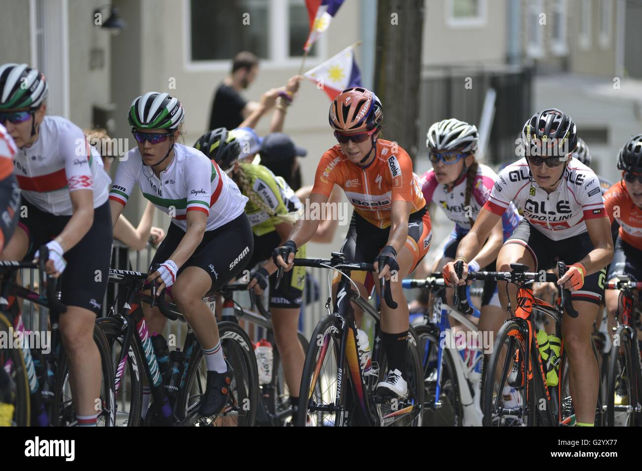 Philadelphie, Pennsylvanie, USA. 5 juin, 2016. Favori et champion de Evelyn Stevens USA, avec l'équipe l'équipe Boels-Dolmans Cyling est vu en compétition durant l'UCI Women's World Tour Philadelphia Cycling Classic le dimanche 5 juin 2016. Pro-cycliste en concurrence à l'73,8 miles/km 118,7cours en Pennsylvanie Philadelphie Crédit : Bastiaan Slabbers/ZUMA/Alamy Fil Live News Banque D'Images