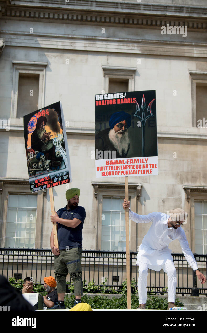 Trafalgar Square, Londres, Royaume-Uni le 5 juin 2016, les marcheurs au rassemblement pour les Sikhs sur le 32e anniversaire de l'attaque contre le Temple d'or en 1984. Crédit : Ben Gingell/Alamy Live News Banque D'Images