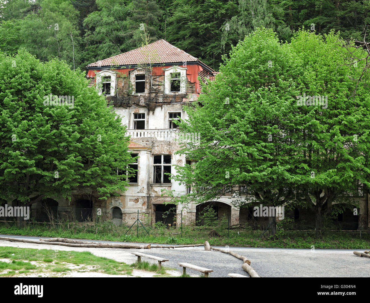 Hôtel abandonné, Harasov Kokorin, République Tchèque Banque D'Images