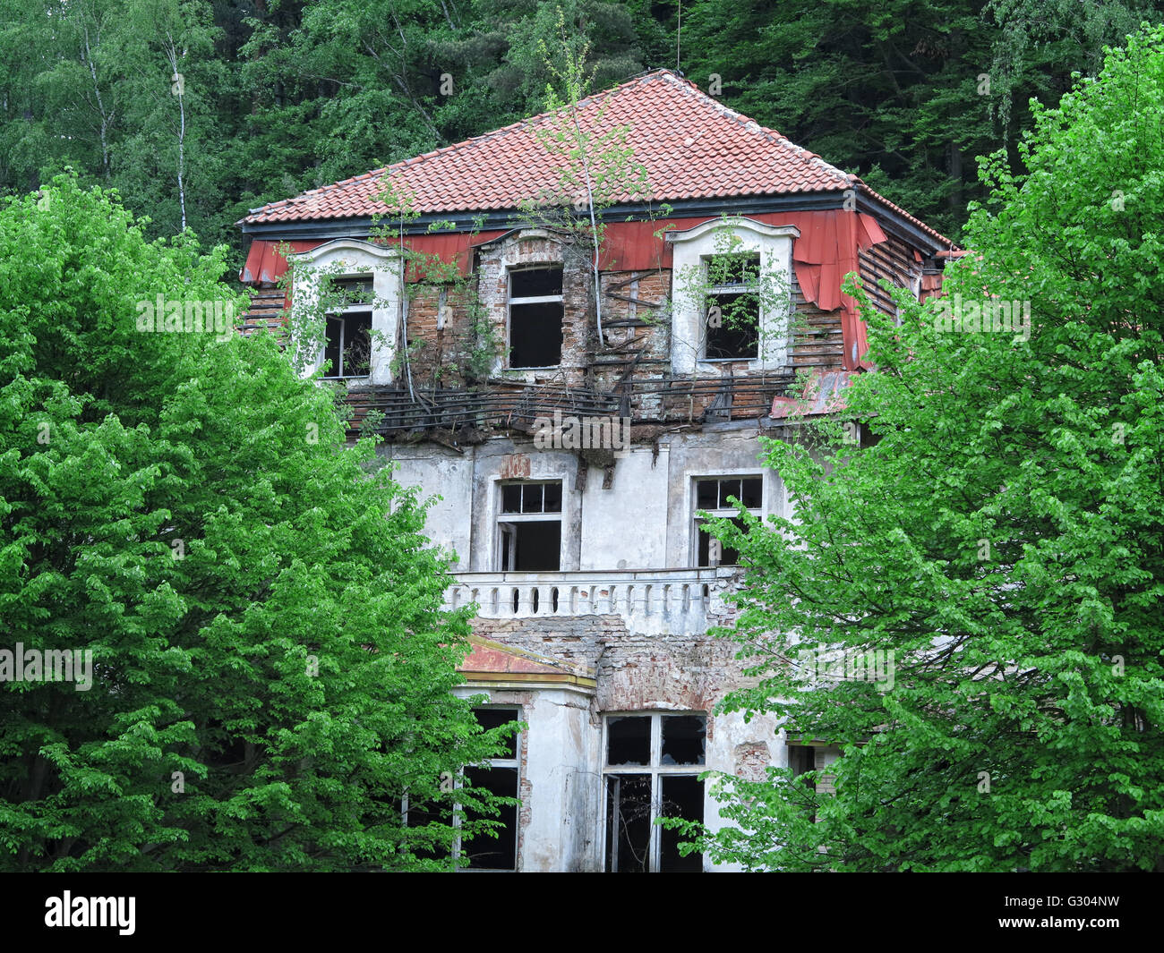 Hôtel abandonné, zone Harasov Kokorin, République Tchèque Banque D'Images