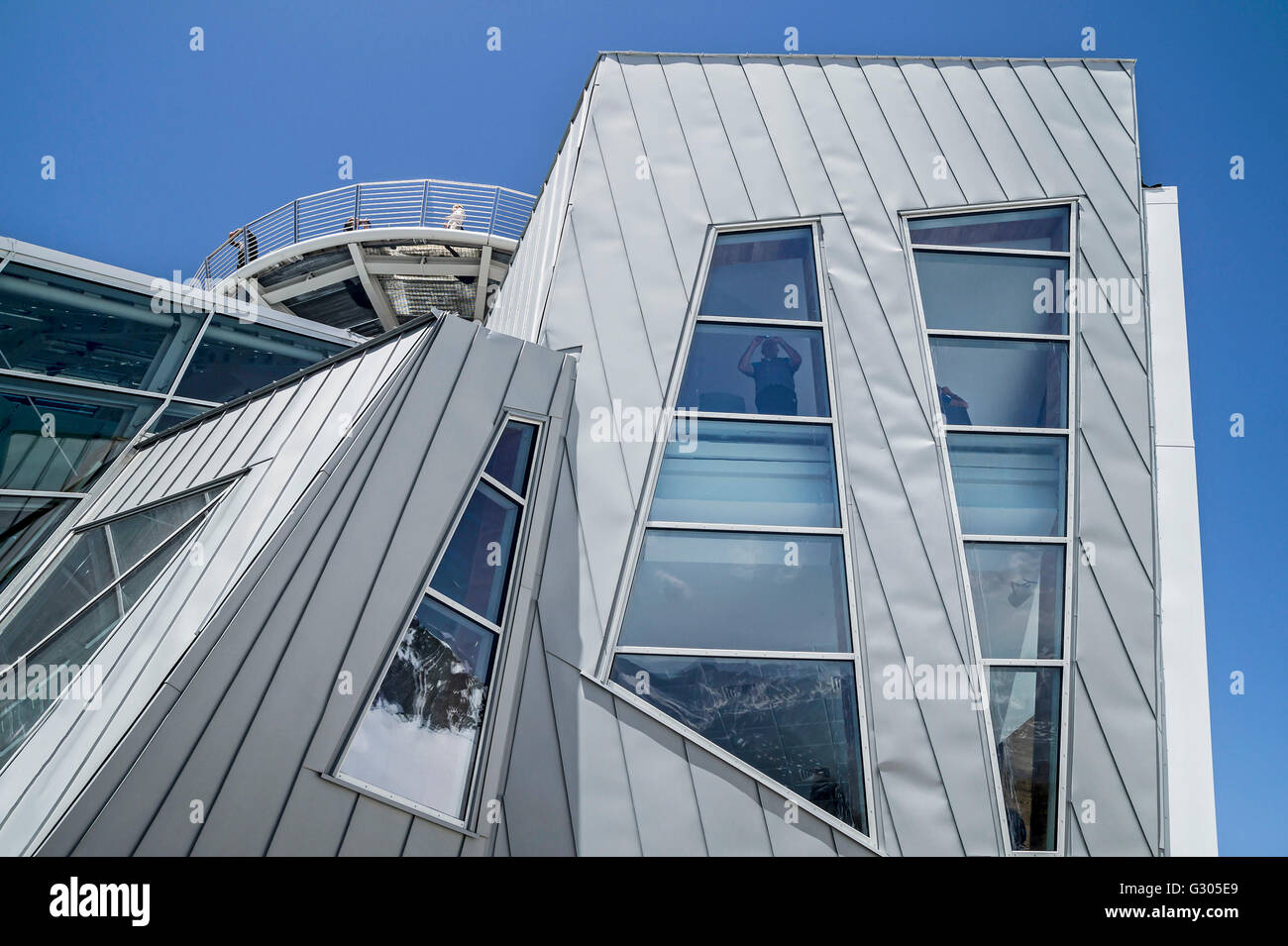 Terrasse panoramique - Punta Helbronner de Skyway Monte Bianco la borne en Vallée d'aoste, Italie. Banque D'Images