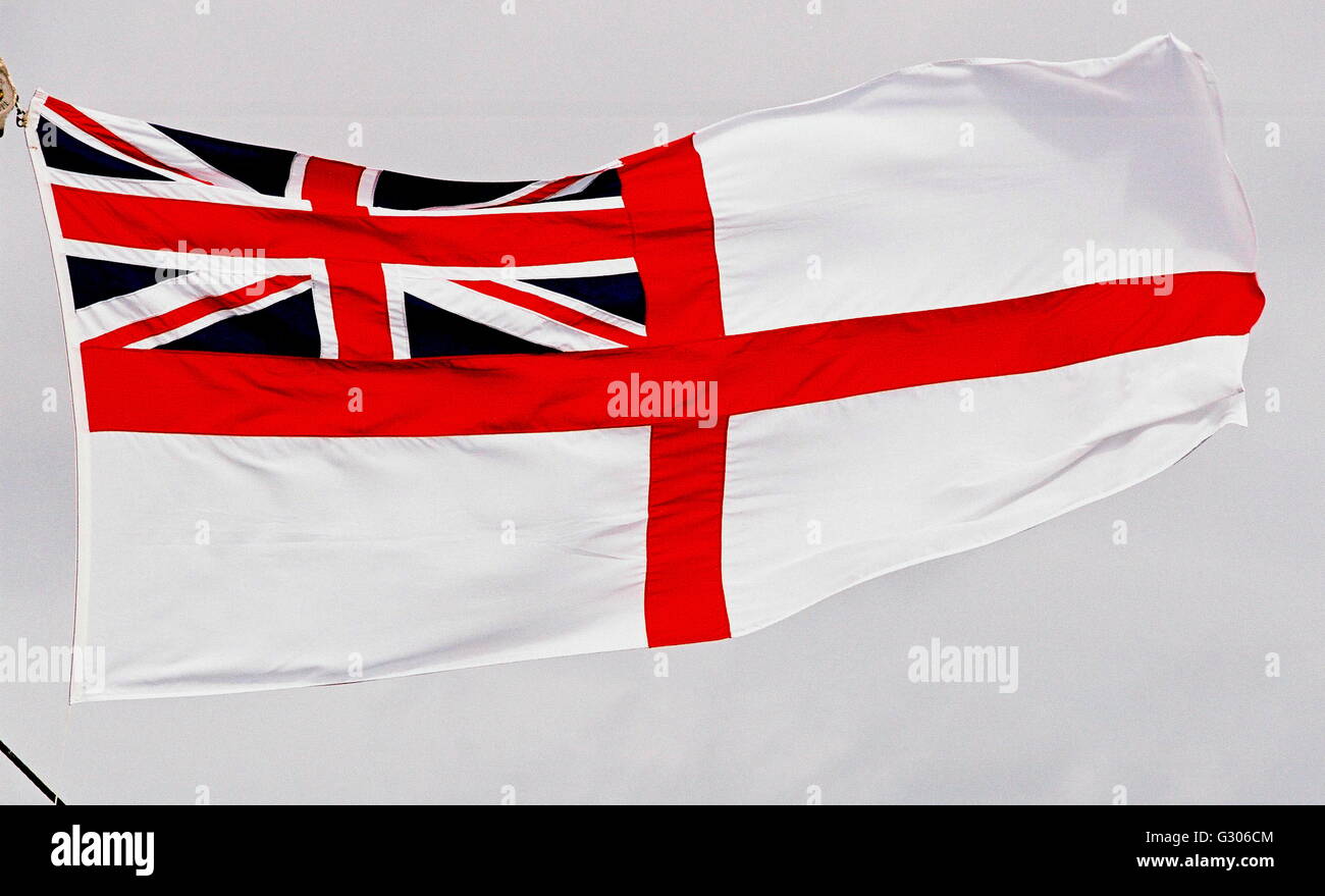 Nouvelles photos d'AJAX. PORTSMOUTH, Angleterre. - Drapeau - WHITE ENSIGN DE LA ROYAL NAVY. PHOTO:JONATHAN EASTLAND/AJAX REF:323071/30 Banque D'Images