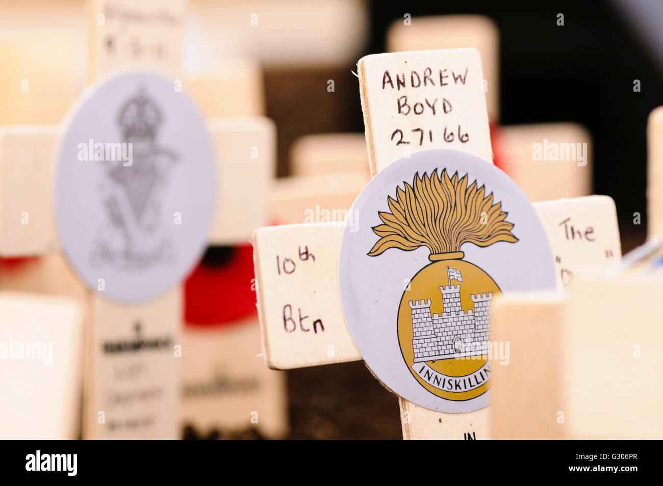 Gros plan du croix de bois à une cérémonie du souvenir Banque D'Images