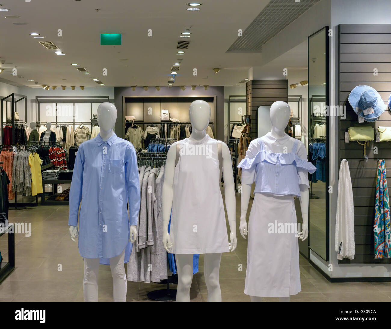 Mannequins en plastique Banque de photographies et d’images à haute résolution Alamy