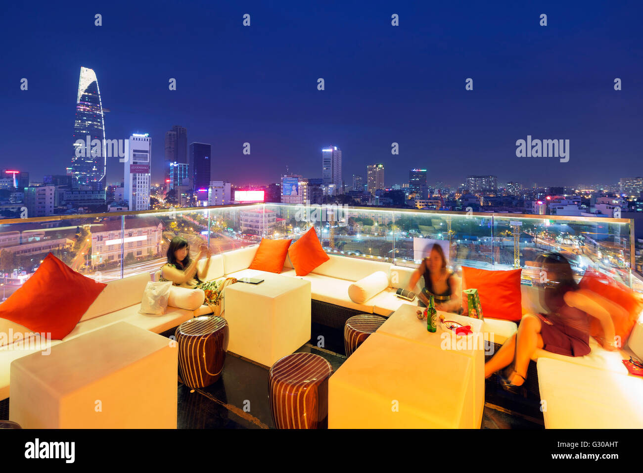 Rooftop bar à Silverland Central Hotel et Spa, Ho Chi Minh Ville (Saigon), Vietnam, Indochine, Asie du Sud-Est, l'Asie Banque D'Images